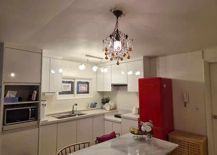 Casa Remanso, Spacious Gangnam Stay For 8 - Near 삼성서울병원, 삼성병원, Samsung Medical Center, Samsung Hospital, Coex, Lotte World - Free Parking, Luggage Storage アパート ソウル特別市